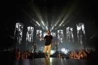 Gelar konser tur baru-baru ini di Barclays Center, New York, Amerika Serikat, Imagine Dragons tampil energik. Theo Wargo/Getty Images/detikFoto.