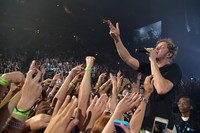 Memasuki encore, band asal Las Vegas, Nevada ini sempat bawakan lagu 'The Fall'.  Theo Wargo/Getty Images/detikFoto.