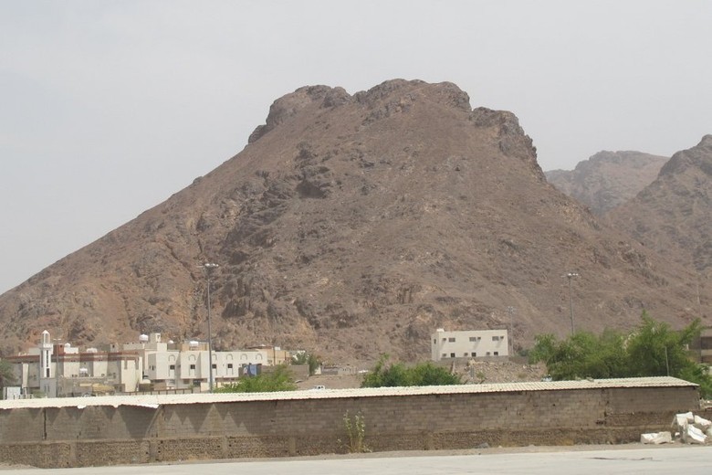 Ziarah ke Makam Para Syuhada di Jabal Uhud