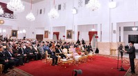 Jokowi hadir dengan mengenakan setelan jas tanpa dasi dengan peci hitam. Laily/Setpres/detikFoto.