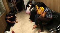 Selain 18 orang itu, polisi juga mengamankan seorang pria yang diduga memperdagangkan para wanita tersebut.
