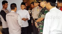 Bupati Anas meninjau Pos Pantau Gunung Api (PPGA) Raung. Pool/Putri Akmal/detikFoto.
