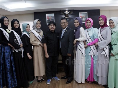 Finalis Sunsilk Hijab Hunt  Bertemu Menperin