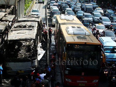 Bus TransJ Terbakar, Salemba Macet Parah
