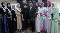 Para finalis foto bersama Saleh Husin. Radi/detikcom.