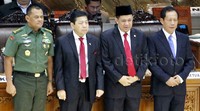 DPR resmi mengesahkan Sutiyoso menjadi Kepala BIN dan Jenderal Gatot Nurmantyo menjadi Panglima TNI. Lamhot Aritonang/detikFoto.