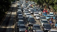 Kendaraan mengular hingga beberapa km.