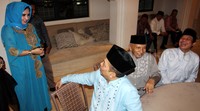 Ketua MPP PAN Sutrisno Bachir, Ketua Dewan Kehormatan PAN Amien Rais, dan Wakil Ketua Umum PAN Taufik Kurniawan tampak berbincang santai disela-sela acara buka puasa. Pool/Lamhot Aritonang/detikFoto.