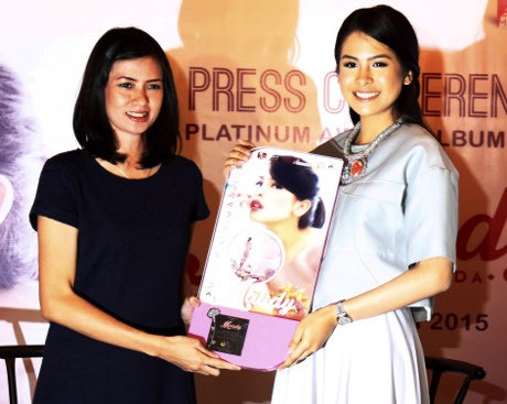 Album Moments Raih Multi Platinum, Maudy Ayunda Terharu Album Moments Raih Multi Platinum, Maudy Ayunda Terharu
