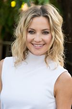 Kate Hudson Pamer Kaki Jenjang
