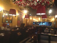 Eatalia di Cilandak Town Square menawarkan konsep mini fine dining karena kapasitasnya hanya 36 bangku. Interiornya bernuansa klasik mirip dengan restoran di Italia.