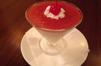 Pannacota bertekstur lembut creamy. Saus raspberry manis segar dengan campuran strawberry jadi penyeimbang pannacota.