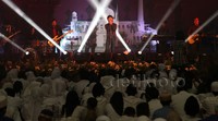 Aksi D'Masiv hibur anak yatim.