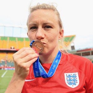 Gol Bunuh Diri, Antara Yukio Mishima dan Laura Bassett