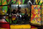 Tong Setan Jadi Idola Pasar Malam