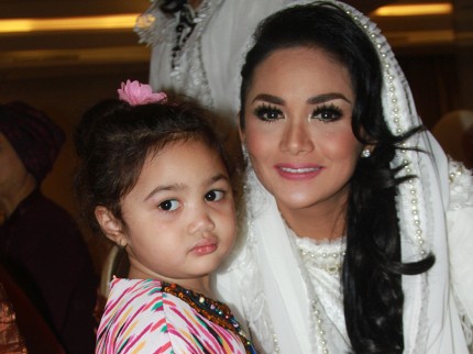 Kisah Ngabuburit Krisdayanti di Bali Tanpa Raul