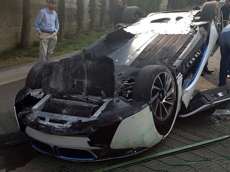 Dites Wartawan, BMW i8 Terjungkir
