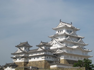 Kastil Himeji, Dewa Ikan & Batu Peti Mati