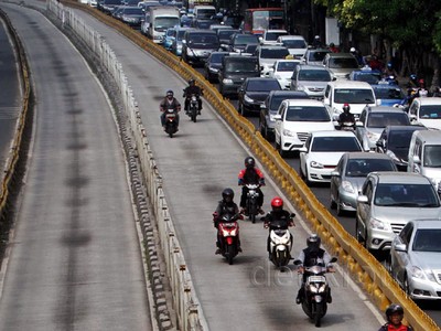 Jalur TransJ yang Tak Pernah Sepenuhnya Steril