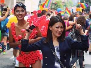 Masih Soal Perceraian Denada, Aming Datang ke Parade Gay Pride di Amerika