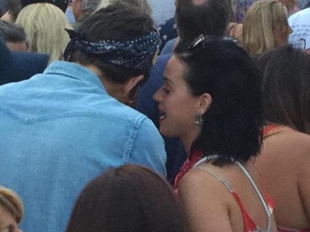 Kembali Rujuk, Katy Perry dan John Mayer Kepergok Nonton Konser Bareng