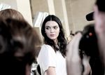 Kendall Jenner Tampil Gothic di Paris Fashion Week