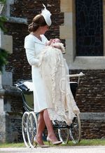 Intip Momen Pembaptisan Putri Charlotte Elizabeth Diana