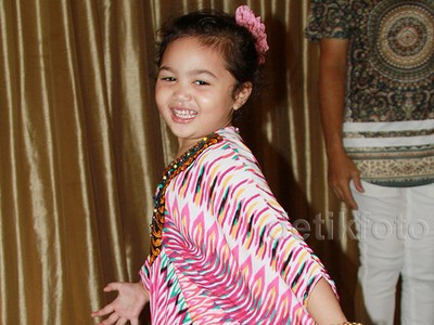 Gemes Banget! Amora Centil Berkaftan Pink