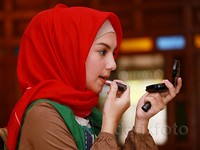 Dara kelahiran 23 April 1996 itu kini memang tampil berhijab untuk perannya di sinetron 'Ngantri Ke Sorga'.