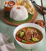 Mencicip Tongseng dan Nasi Komplet di Dill Gourmet