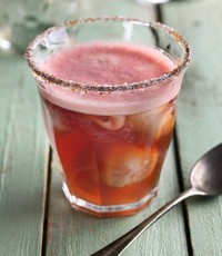 Minuman ini bernama wedang pletok. Dibuat dengan campuran kelapa muda, lychee dan kuah jahe yang hangat.