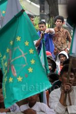 Aksi Desak KPK Periksa Walikota Bekasi