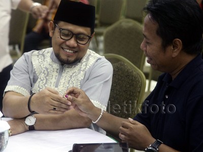 Cak Imin Asyik Bicara Batu Akik
