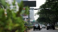 Meski telah terpasang, Electronic Road Pricing (ERP) belum juga diterapkan di jalan tersebut.