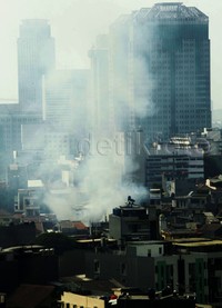Kebakaran ini melanda kos-kosan yang ada di Jl Kebon Kacang RT 05/RW 03, Jakarta Pusat.