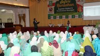 Kegiatan ini bekerjasama dengan Otoritas Jasa Keuangan (OJK). Agus Harmukti/Humas Fatayat NU.