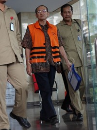 SDA diperiksa terkait kasus suap dana haji.