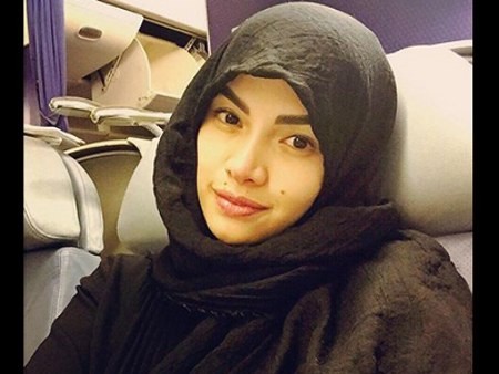 Napak Tilas ke Bukit Cinta Adam dan Hawa, Kaki Nikita Mirzani Bengkak