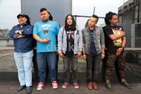 'Comic 8: Casino Kings' dibagi ke dalam dua bagian film yang penuh aksi laga tapi juga mengocok perut. Untuk 'Part 1' akan tayang 15 Juli, sedangkan 'Part 2' rencananya akhir 2015 mendatang.