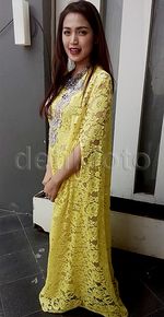 Jessica Iskandar Cantik Berkaftan Kuning