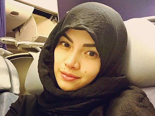 Biasa Seksi, Begini Penampilan Nikita Mirzani Berhijab