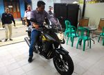 Honda Serahkan Moge Pertama untuk Konsumen