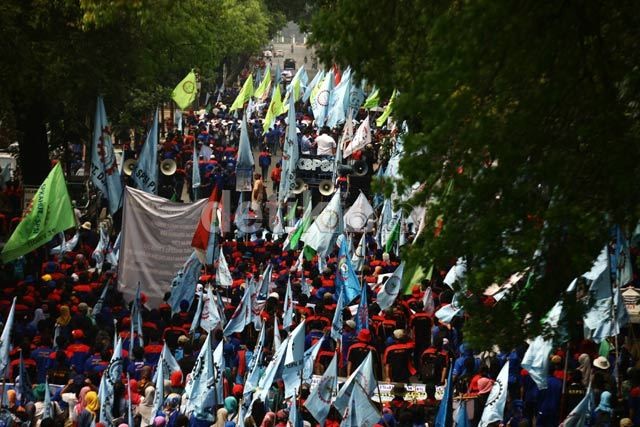 Heran, Upah Sudah Tinggi Tapi Pekerja di Batam Sering Demo