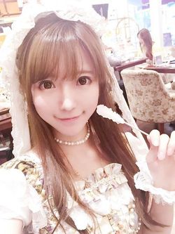 Mirip Karakter Anime, Gadis Cantik Ini Ngetop di Facebook