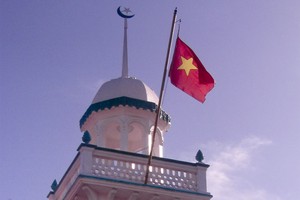 Bertualang ke Negeri Champa, Kampungnya Wali Songo