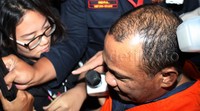 Sebelum diperiksa, penyidik KPK menjemput paksa Rusli dari sebuah tempat di Jakarta Selatan.