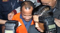 Gugatan itu diajukan karena mereka kalah suara dari pasangan Arsad Sardan dan Demianus Ice. Dalam kasus ini, Rusli disangka melanggar Pasal 6 ayat 1 huruf a Undang-undang Nomor 31 Tahun 1999 tentang Tindak Pidana Korupsi sebagaimana diubah dalam UU Nomor 20 Tahun 2001 jo Pasal 55 ayat 1 ke-1 KUHPidana.