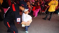 PMI dan Yayasan Artha Graha Peduli juga memberikan santunan kepada anak yatim.     
