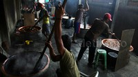 Menjelang Lebaran, permintaan terhadap makanan khas Jakarta ini meningkat tiga kali lipat dibanding hari biasa.
