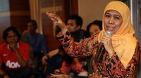 Khofifah memberikan sambutan.